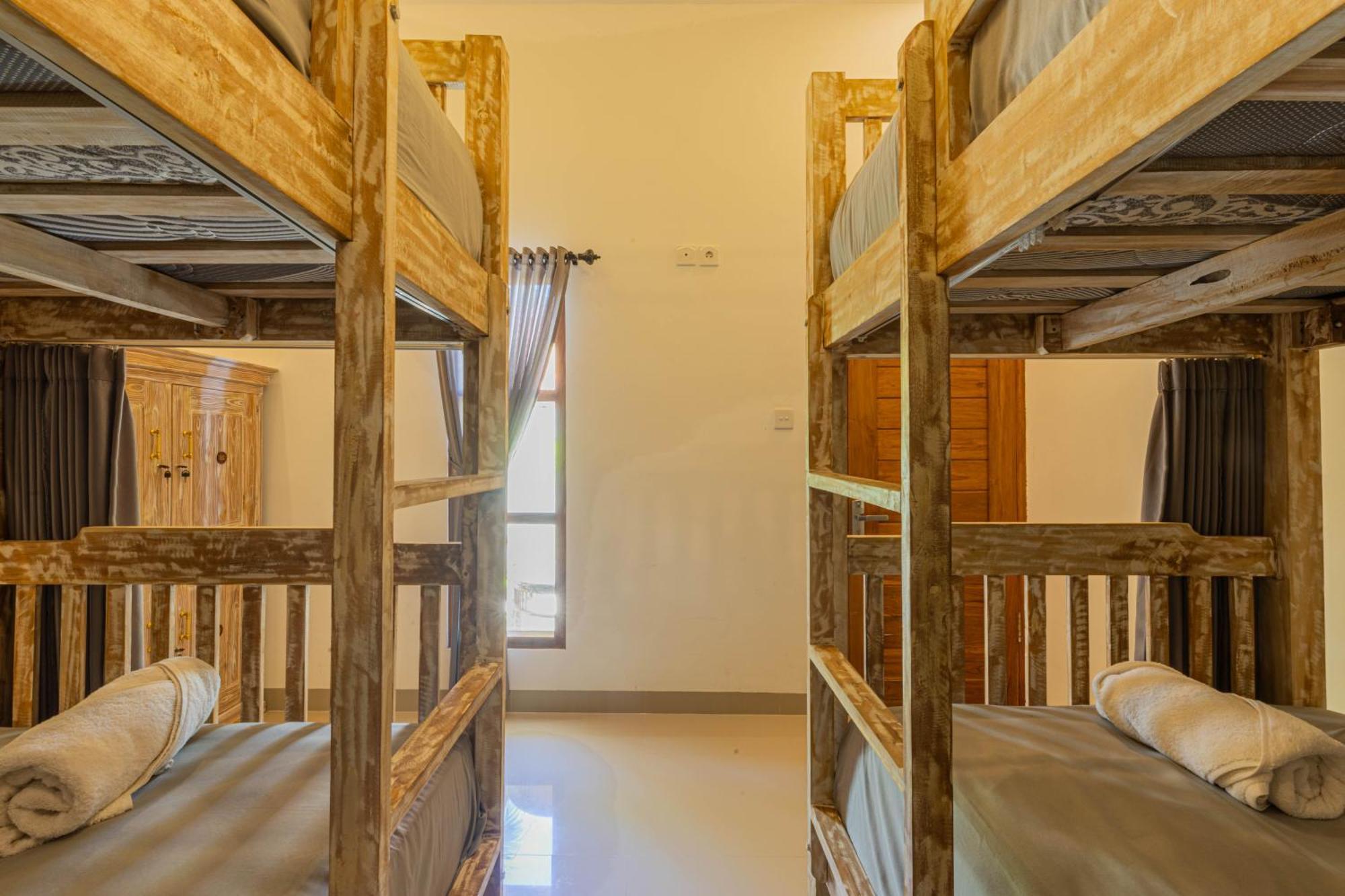 Seven Angels Villa And Hostel Toyapakeh Exterior photo