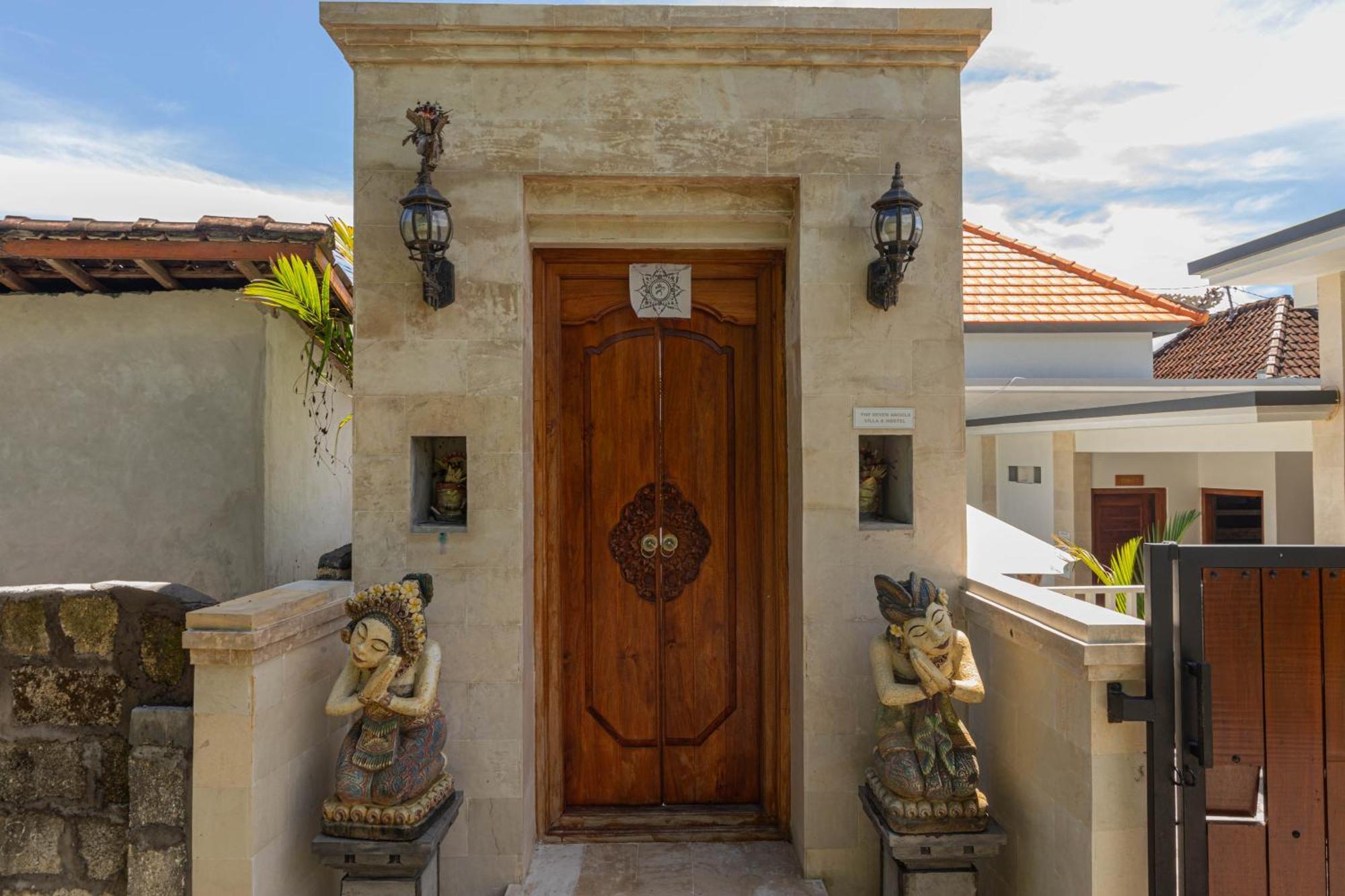 Seven Angels Villa And Hostel Toyapakeh Exterior photo