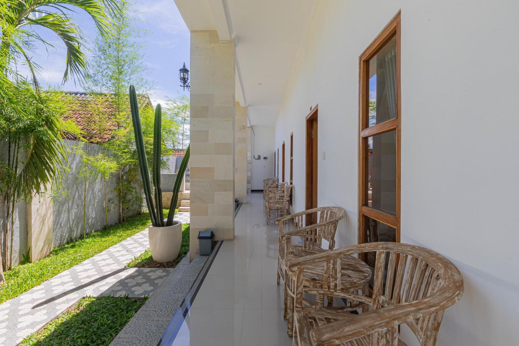 Seven Angels Villa And Hostel Toyapakeh Exterior photo