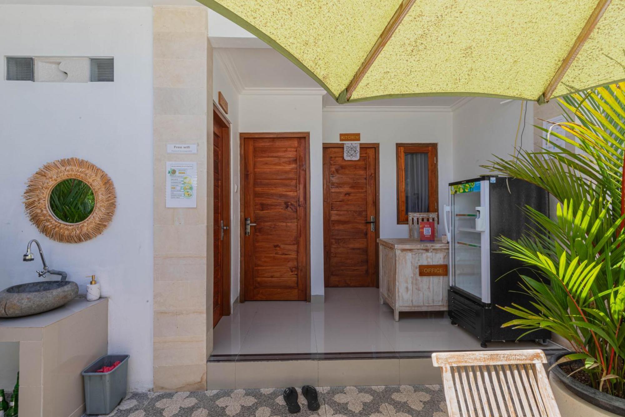 Seven Angels Villa And Hostel Toyapakeh Exterior photo