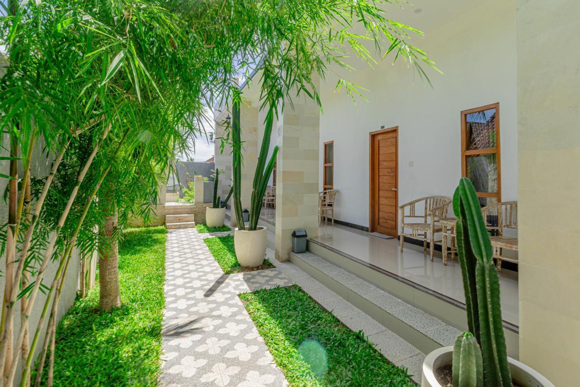 Seven Angels Villa And Hostel Toyapakeh Exterior photo